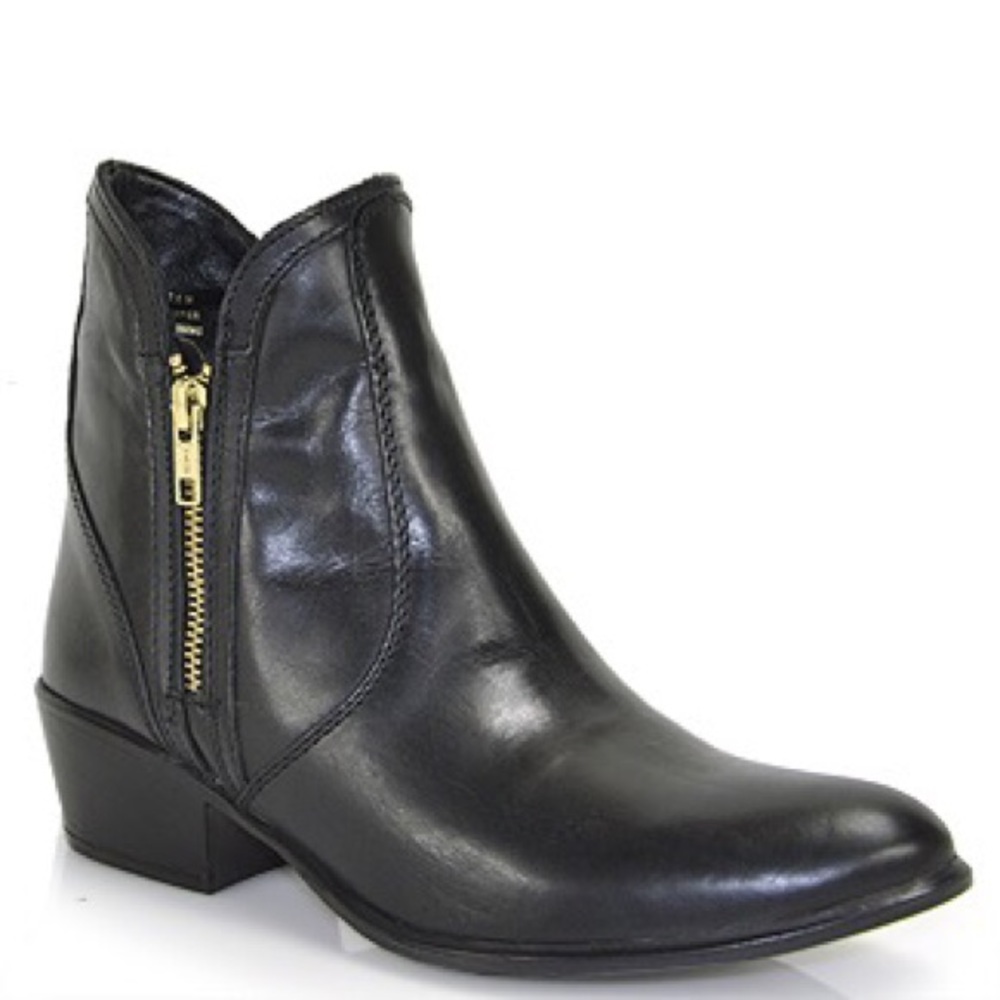 Steve Madden “Zipster”